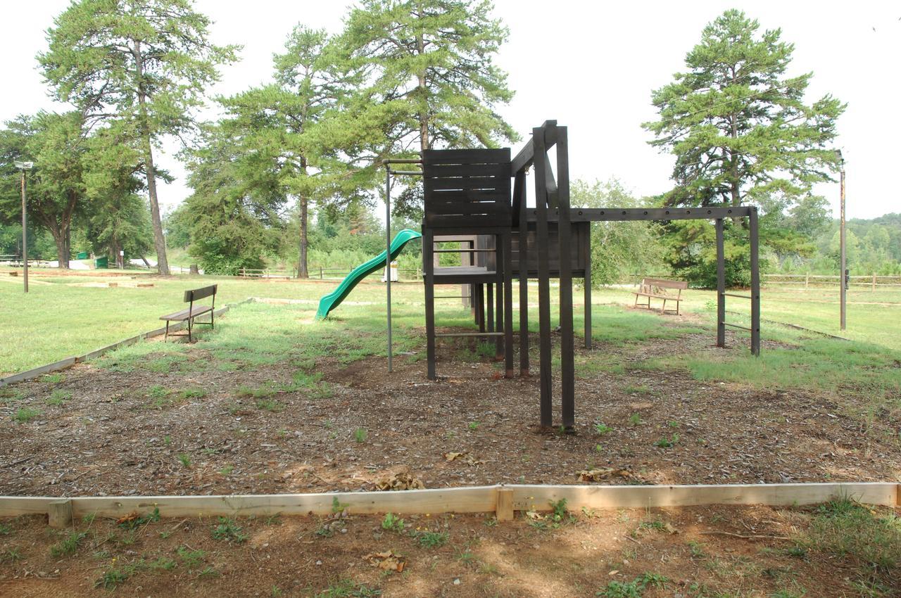 Carolina Landing Camping Resort Two-Bedroom Cabin 1 Fair Play Exterior foto